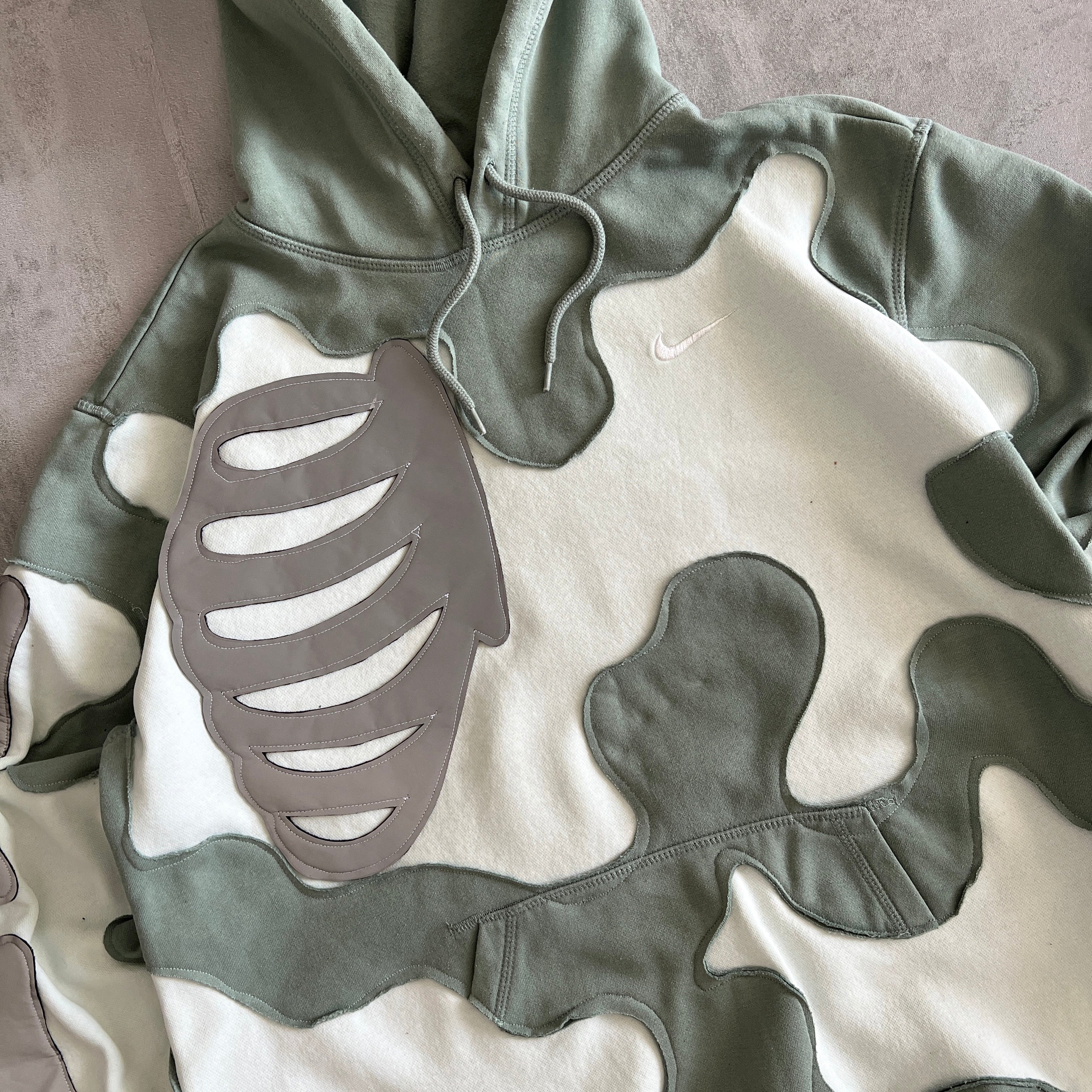 'BONES' REFLECTIVE HOODIE (M)
