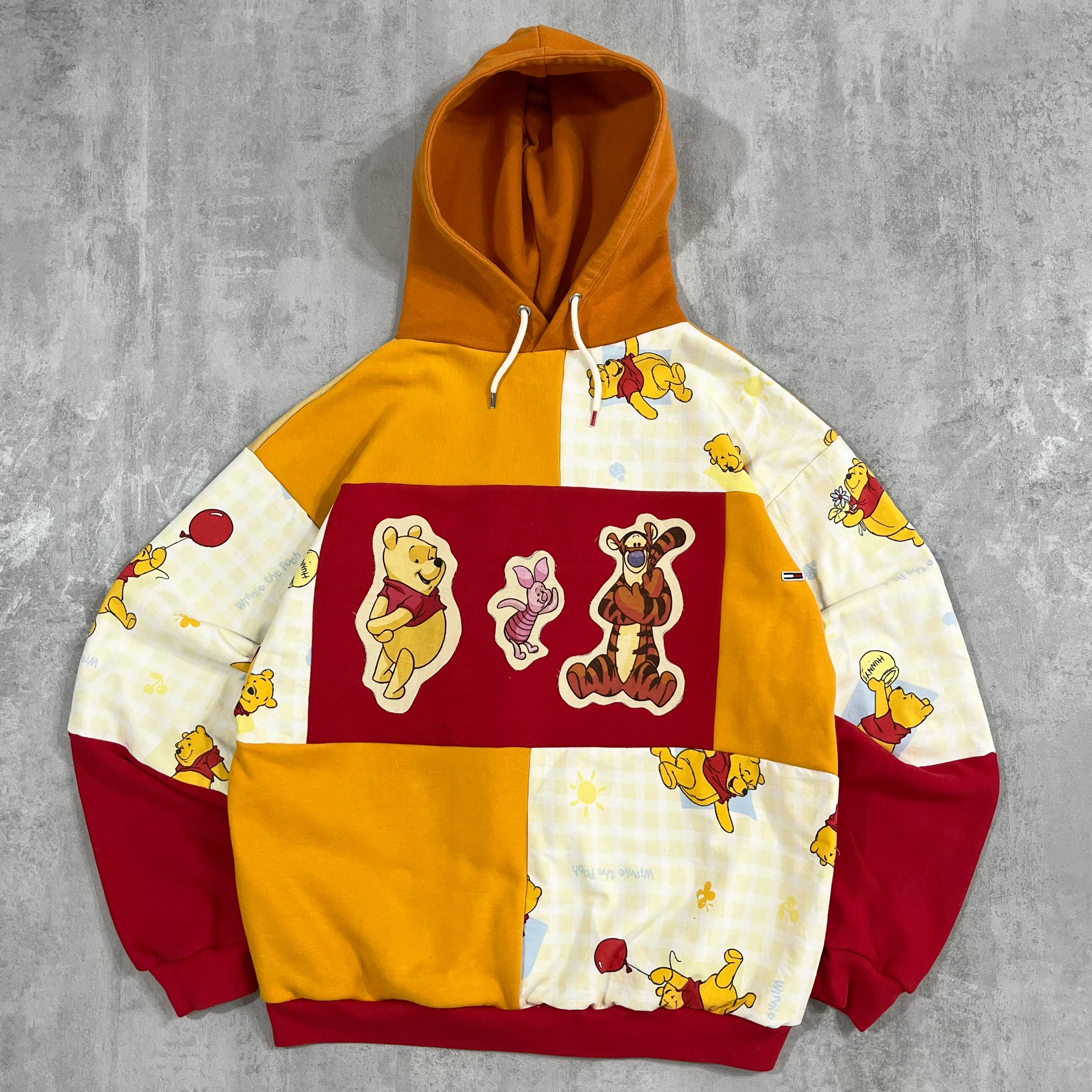 'WINNIE' HOODIE (L)