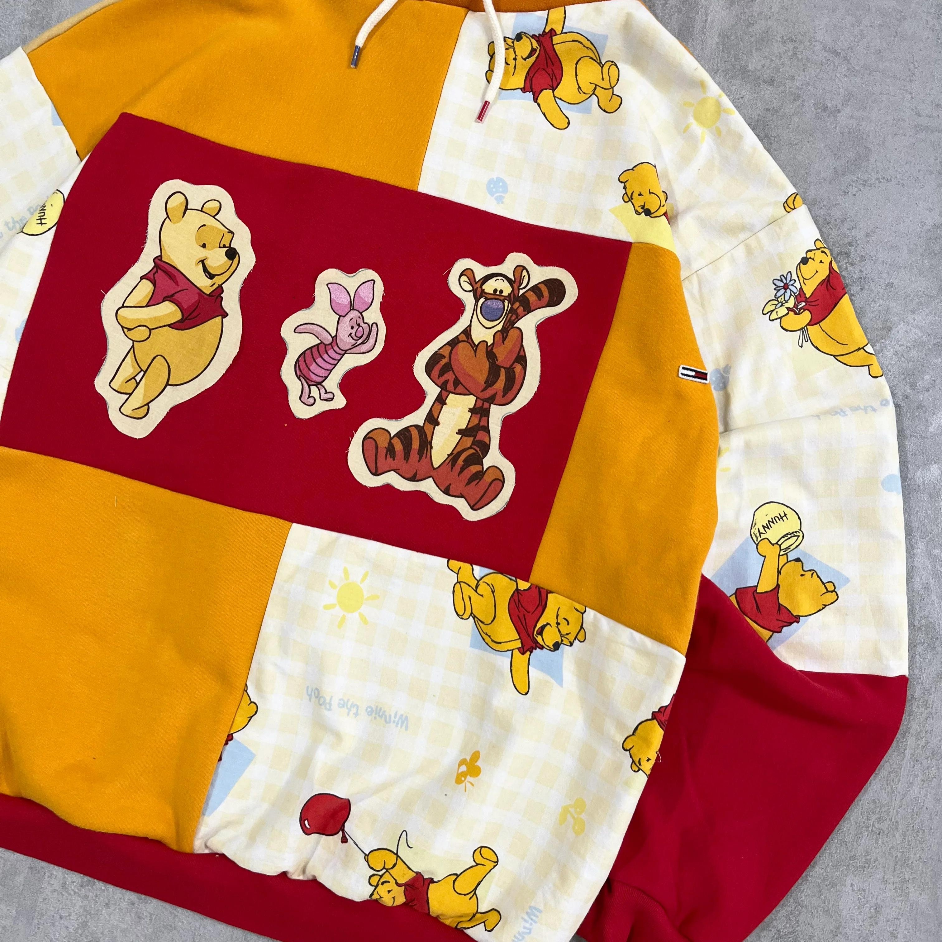 'WINNIE' HOODIE (L)