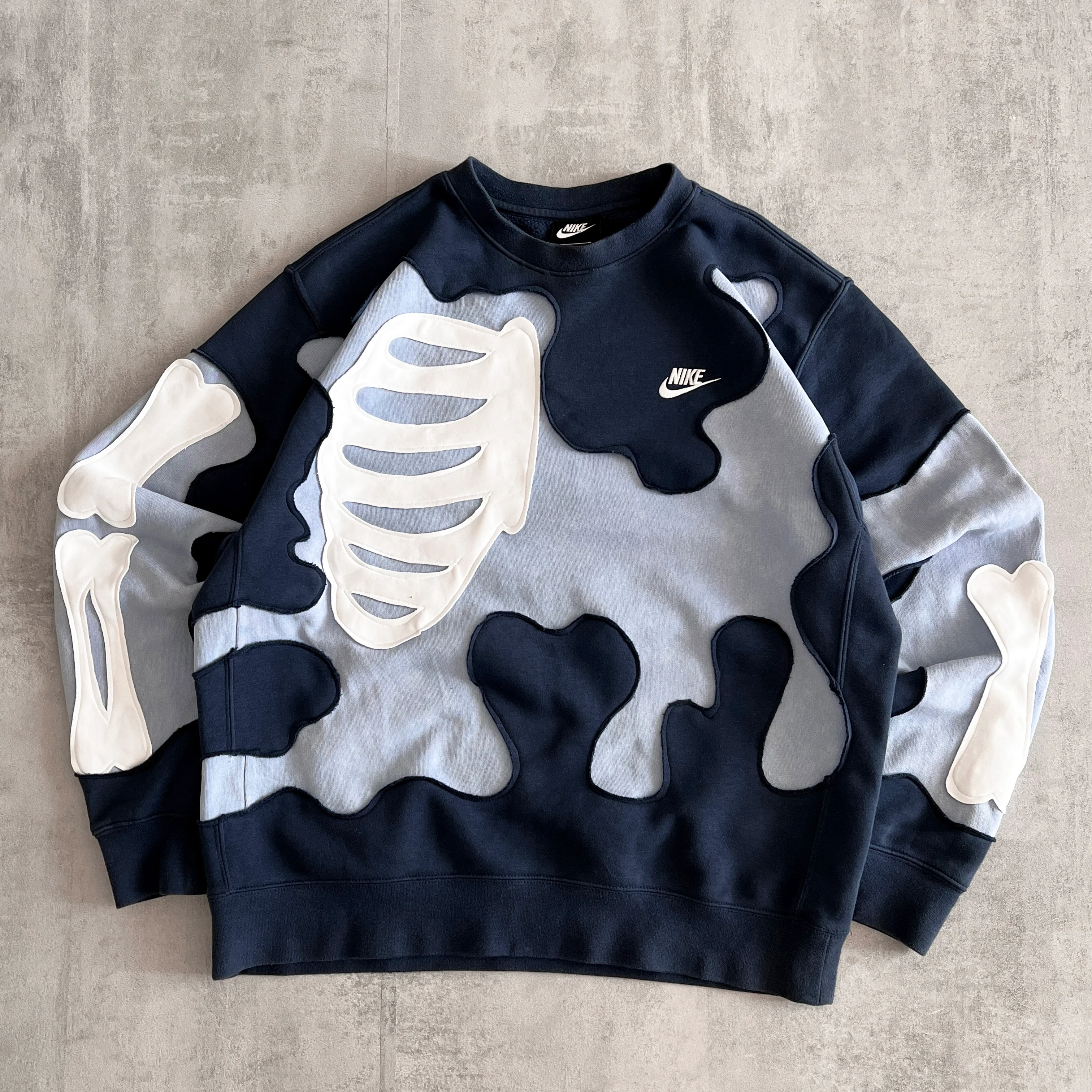 'BONES' SWEATSHIRT (M)