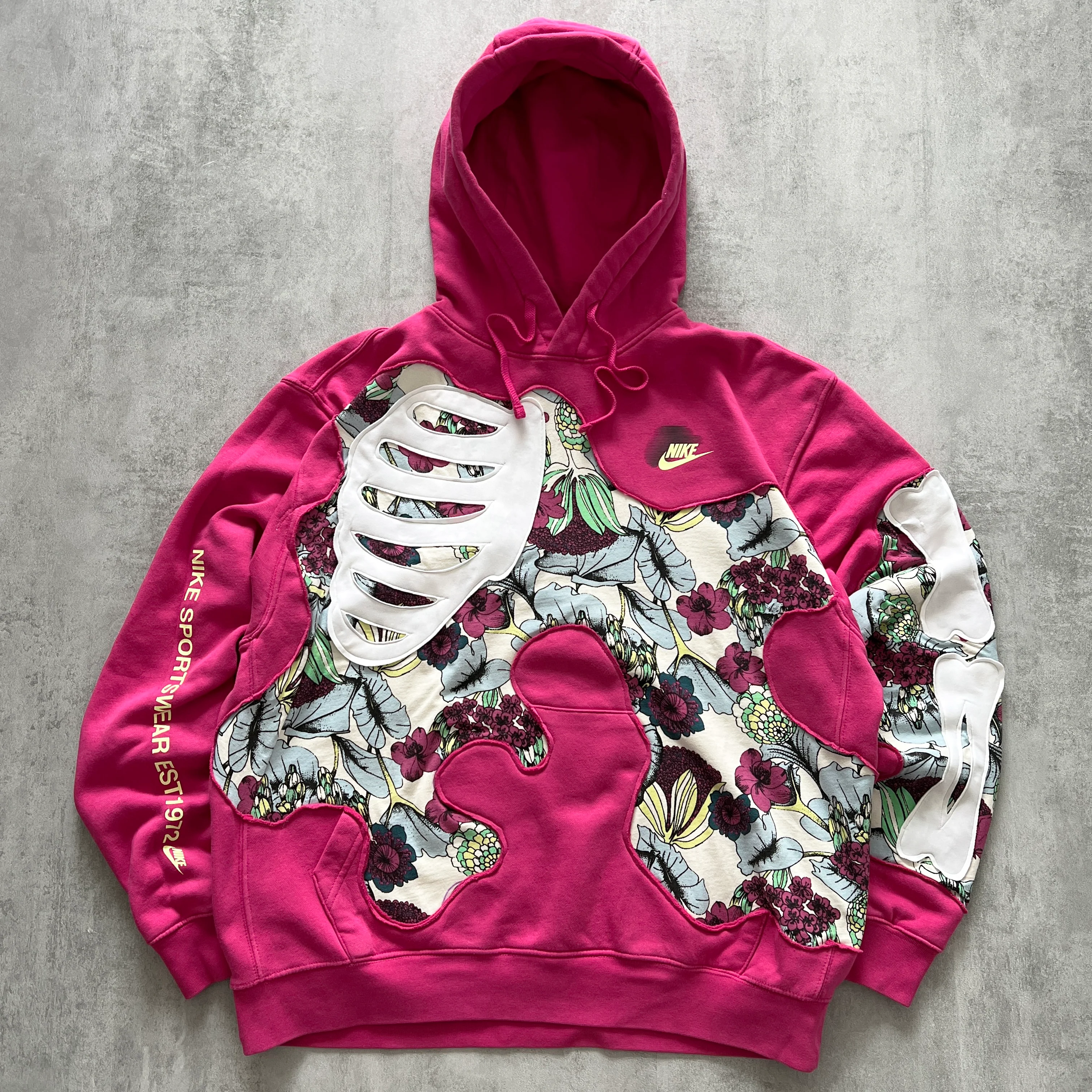 'FLOWERS & BONES' HOODIE (L)
