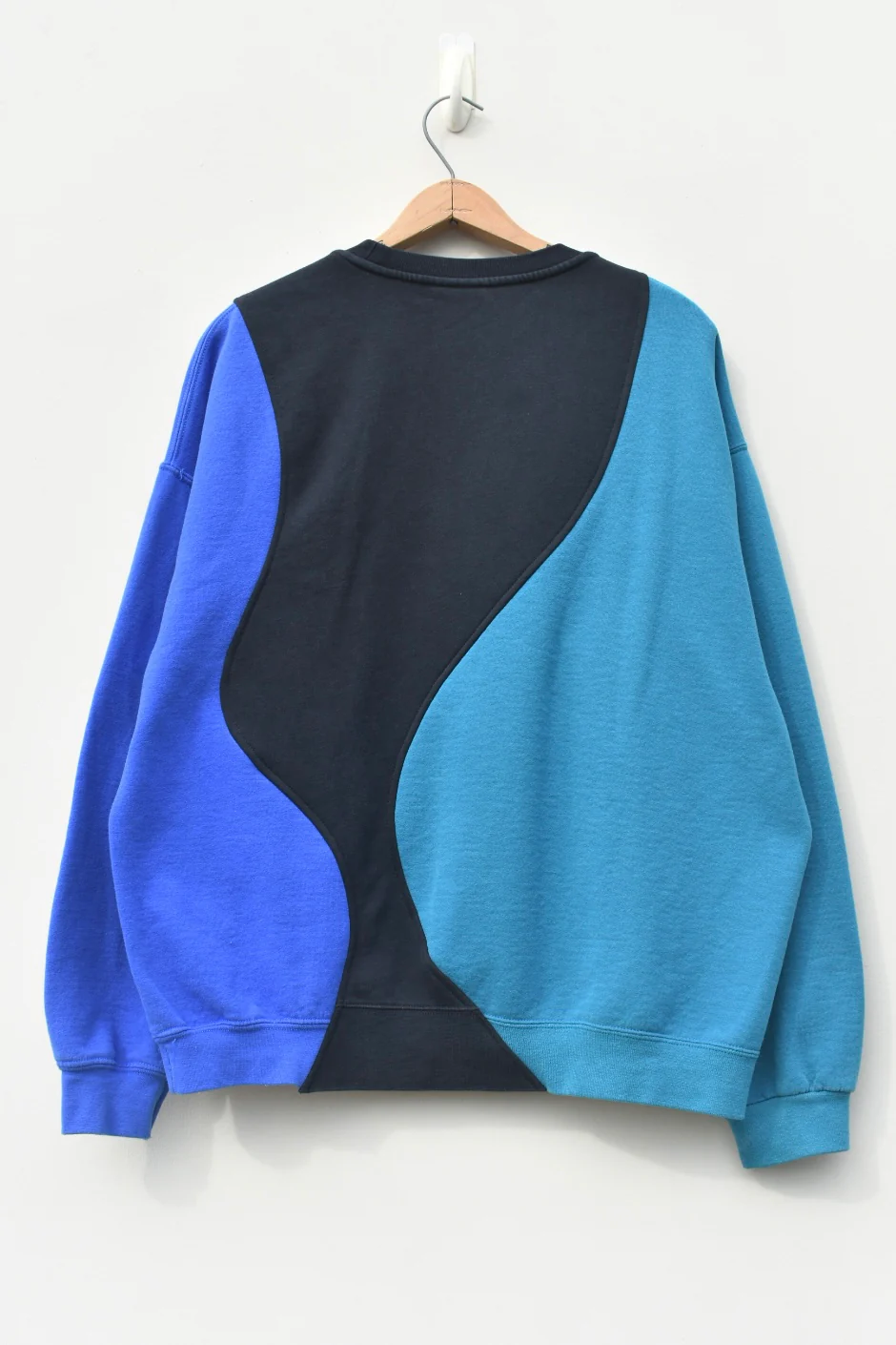 KEEP YOUR DISTANCE (L)