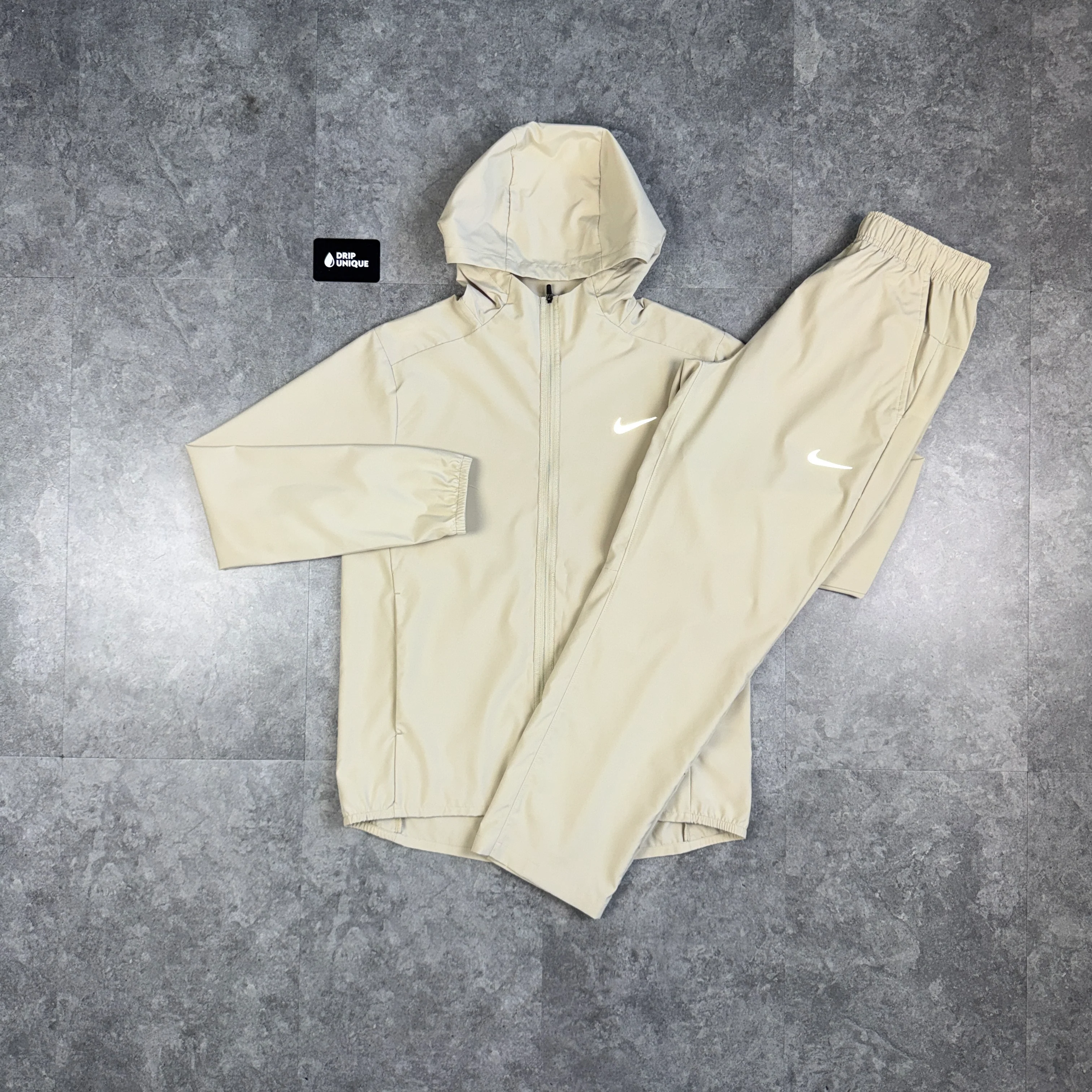 Nike Dri-Fit Form Windrunner Jacket Beige & Beige Nike Challenger Pants Set