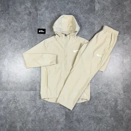 Nike Dri-Fit Form Windrunner Jacket Beige & Beige Nike Challenger Pants Set