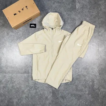 Nike Dri-Fit Form Windrunner Jacket Beige & Beige Nike Challenger Pants Set