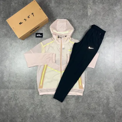 Nike Wildrun Windrunner Jacket Tan