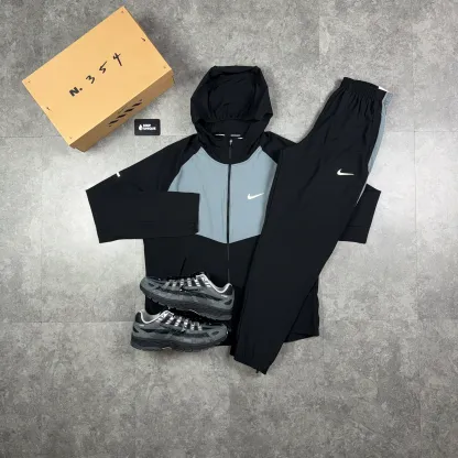 Nike Woven Repel Miler Windrunner Jacket Black / Grey