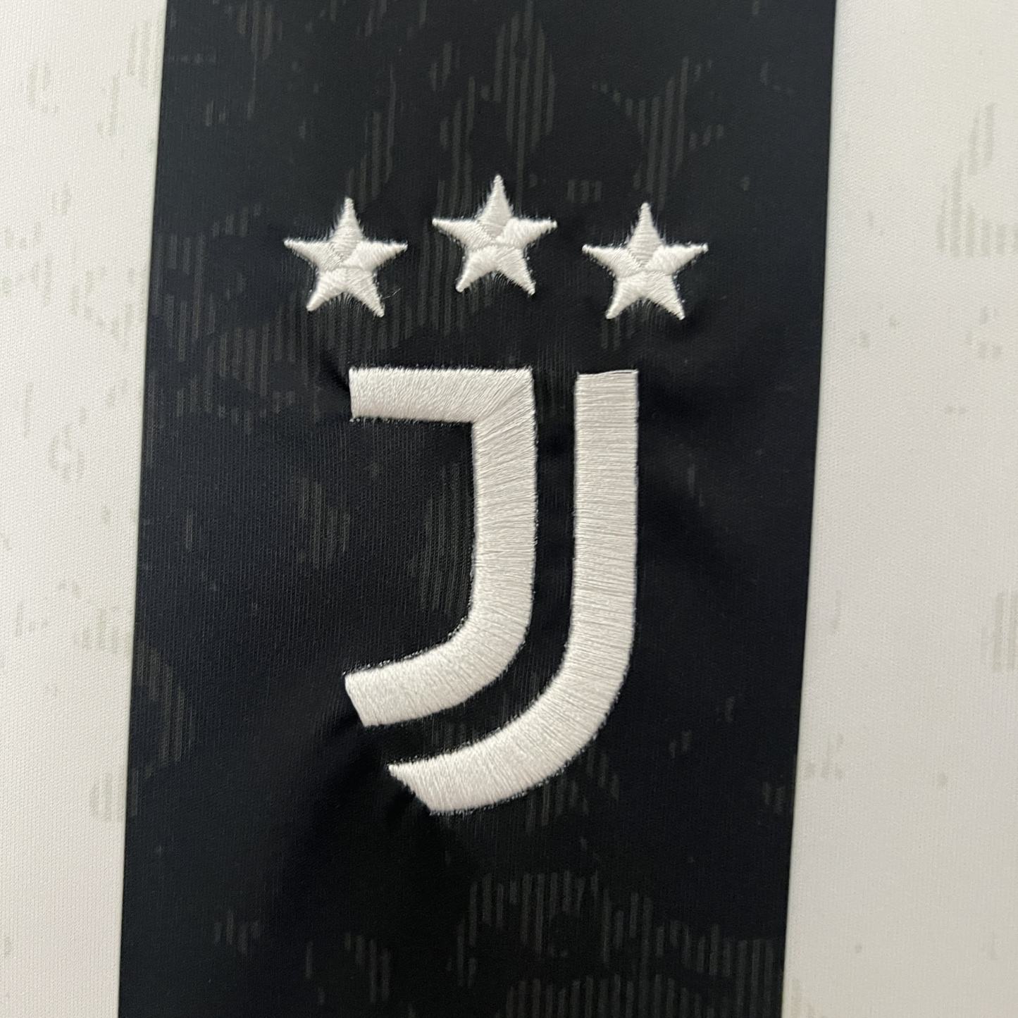 Officiële Juventus Thuis Shirt 2024/2025 - Zwart en Wit met Klassieke Strepen