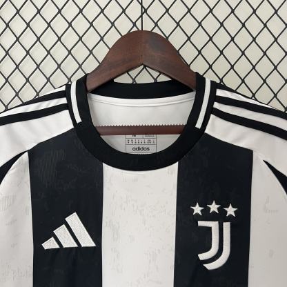 Officiële Juventus Thuis Shirt 2024/2025 - Zwart en Wit met Klassieke Strepen