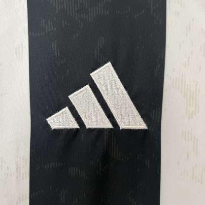 Officiële Juventus Thuis Shirt 2024/2025 - Zwart en Wit met Klassieke Strepen