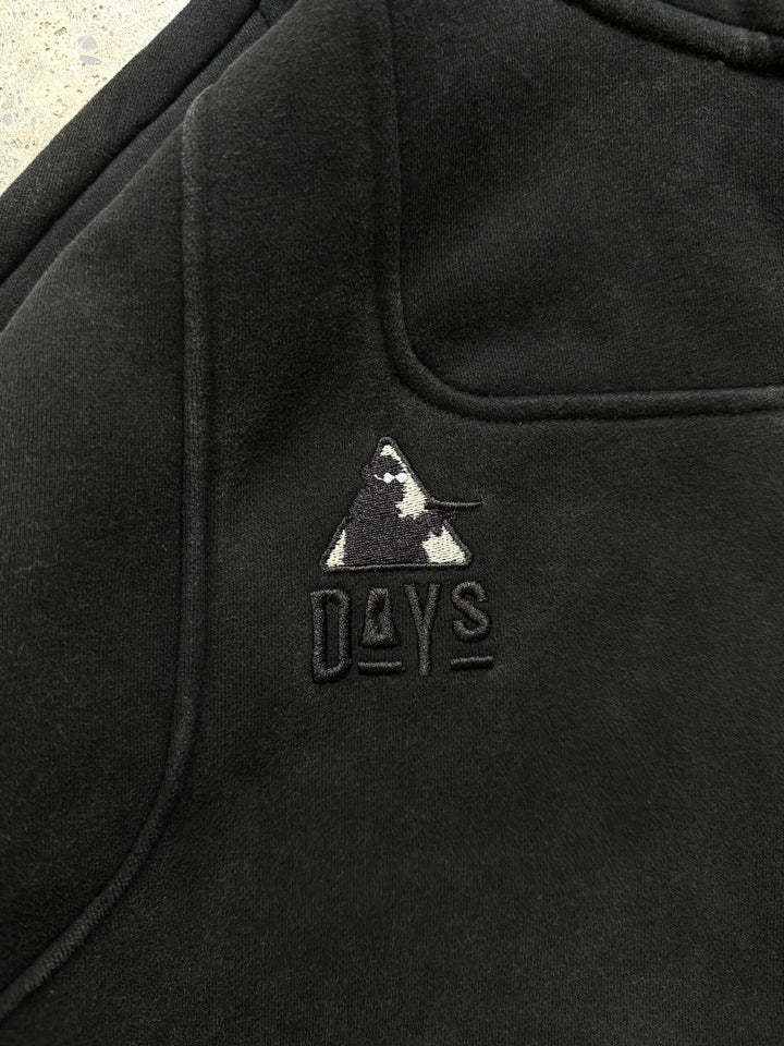 SAKAMOTO DAYS HOODIE - BLACK