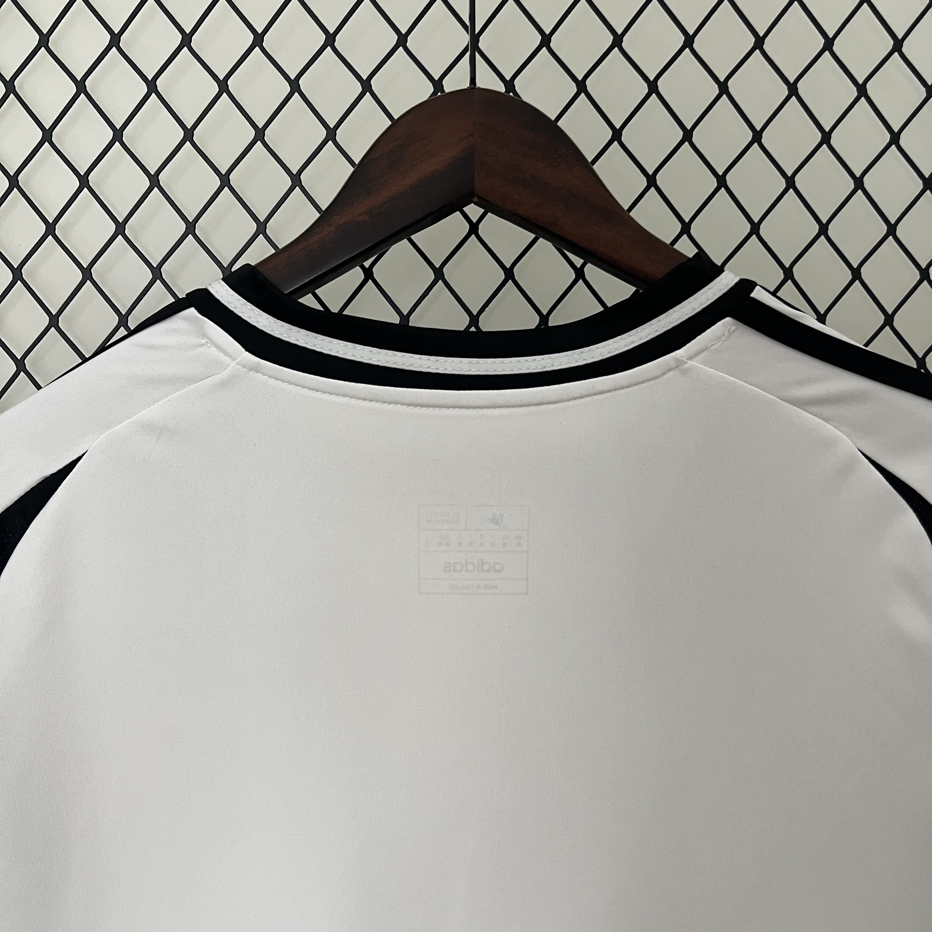 Officiële Juventus Thuis Shirt 2024/2025 - Zwart en Wit met Klassieke Strepen