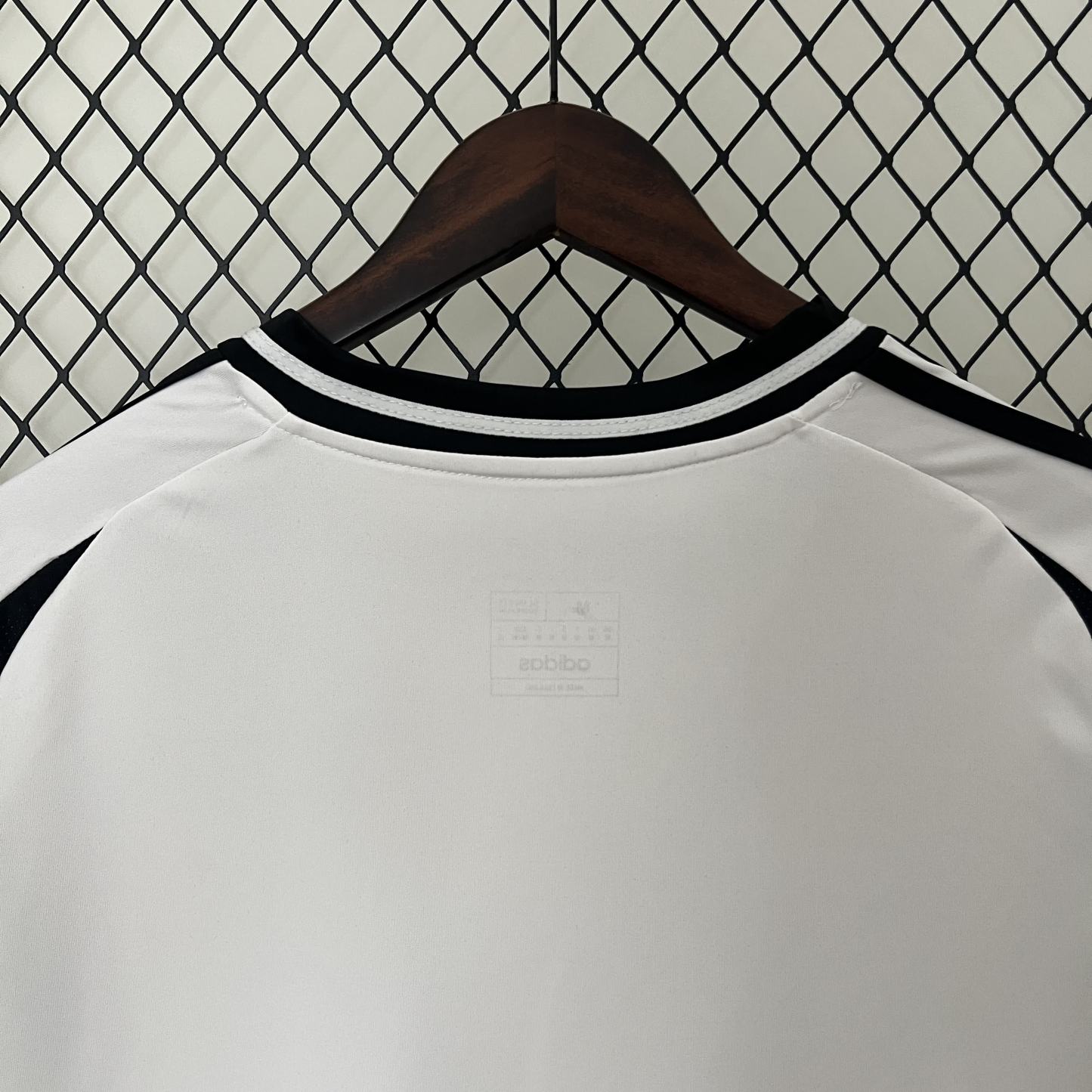 Officiële Juventus Thuis Shirt 2024/2025 - Zwart en Wit met Klassieke Strepen