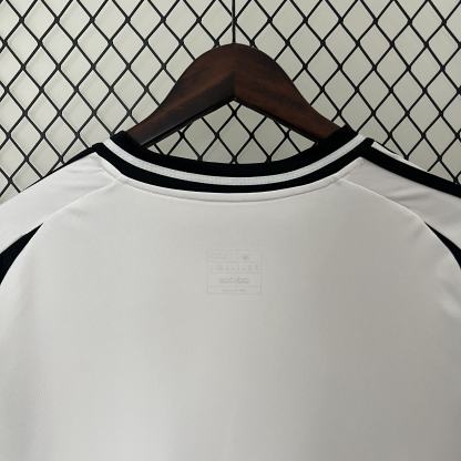 Officiële Juventus Thuis Shirt 2024/2025 - Zwart en Wit met Klassieke Strepen