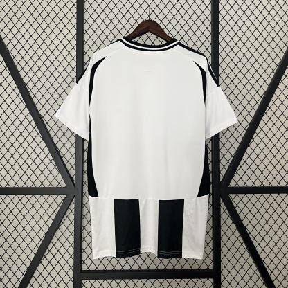 Officiële Juventus Thuis Shirt 2024/2025 - Zwart en Wit met Klassieke Strepen