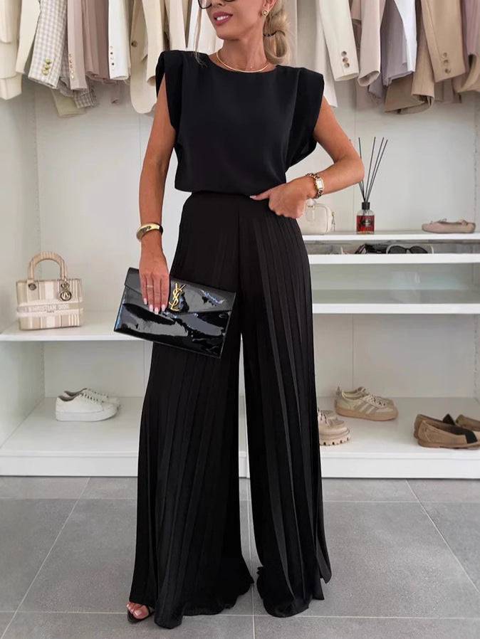???? Two-piece set with sleeveless top and round neckline and pleated 