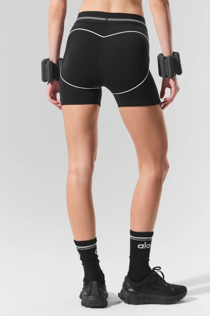 4" Airbrush Heart Throb Short