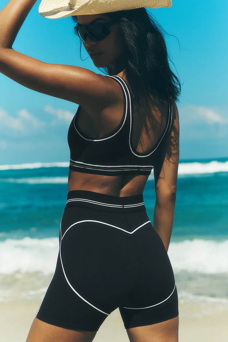 4" Airbrush Heart Throb Short