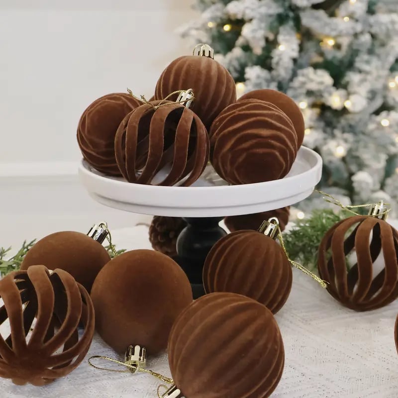 🎅 Luxe Velvet Christmas Balls – Elegant Holiday Glow