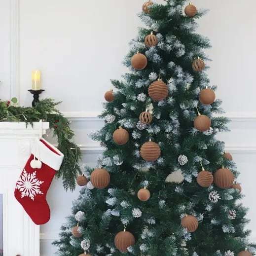 🎅 Luxe Velvet Christmas Balls – Elegant Holiday Glow