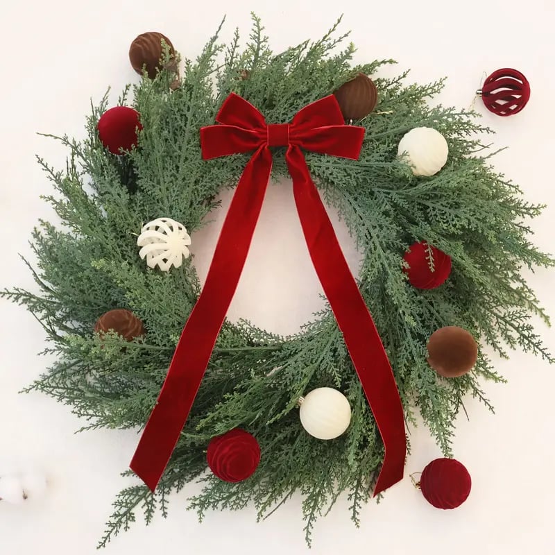🎅 Luxe Velvet Christmas Balls – Elegant Holiday Glow