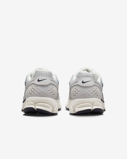 Nithtke Zoom Vomero 5 Photon Dust Metallic Silver