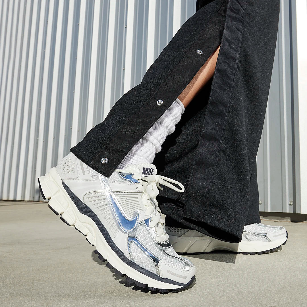 Nithtke Zoom Vomero 5 Photon Dust Metallic Silver