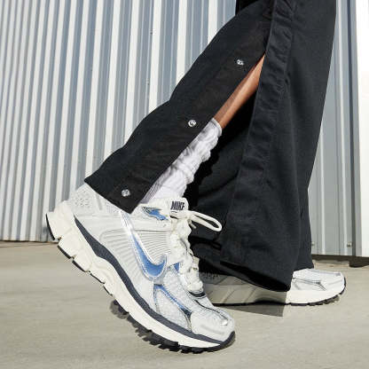 Nithtke Zoom Vomero 5 Photon Dust Metallic Silver