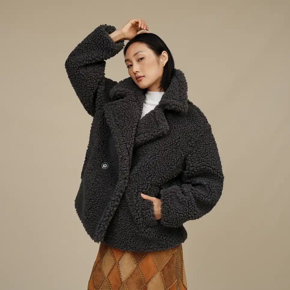 Femmes – Manteau court pelucheux Gertrude