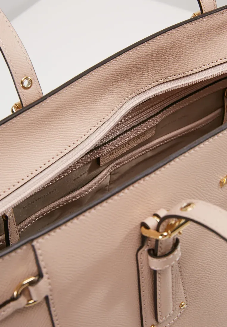 Micththael Kors VOYAGER TOTE - Handtasche - Luggage