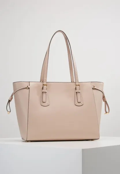 Micththael Kors VOYAGER TOTE - Handtasche - Luggage