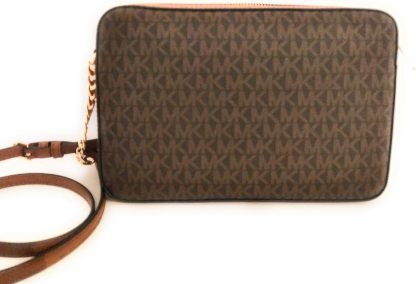 3 Styltes - Michthtael Kors Women's Jet Set Item Lg Crossbody Signature PVC