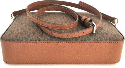 3 Styltes - Michthtael Kors Women's Jet Set Item Lg Crossbody Signature PVC