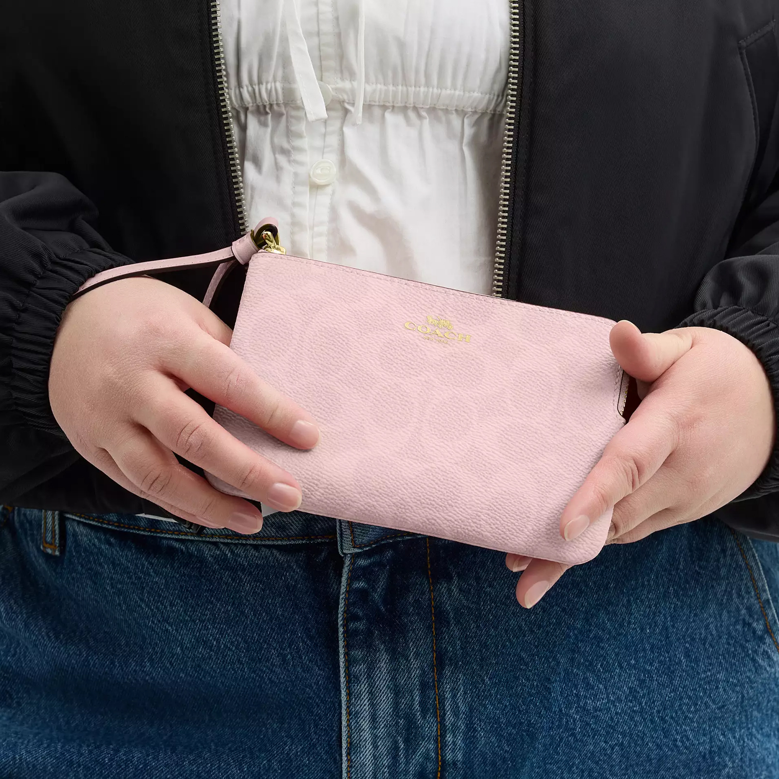 Corner Zip Wristlet In Signature Canvas