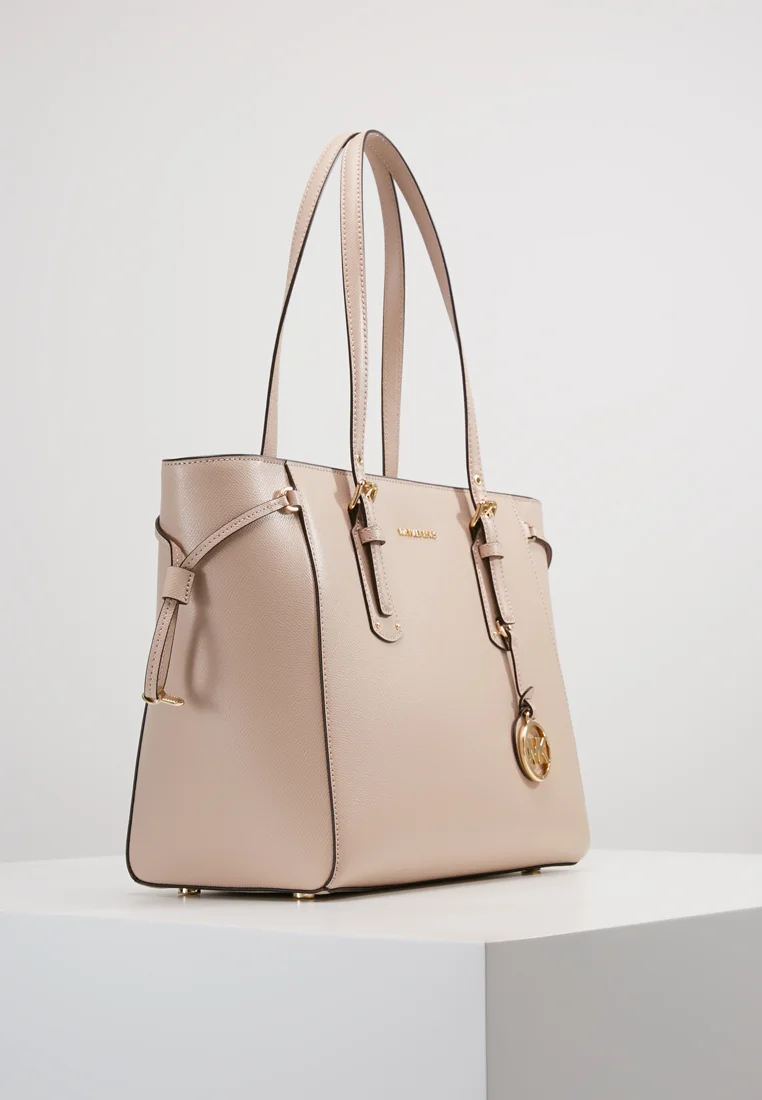 Micththael Kors VOYAGER TOTE - Handtasche - Luggage