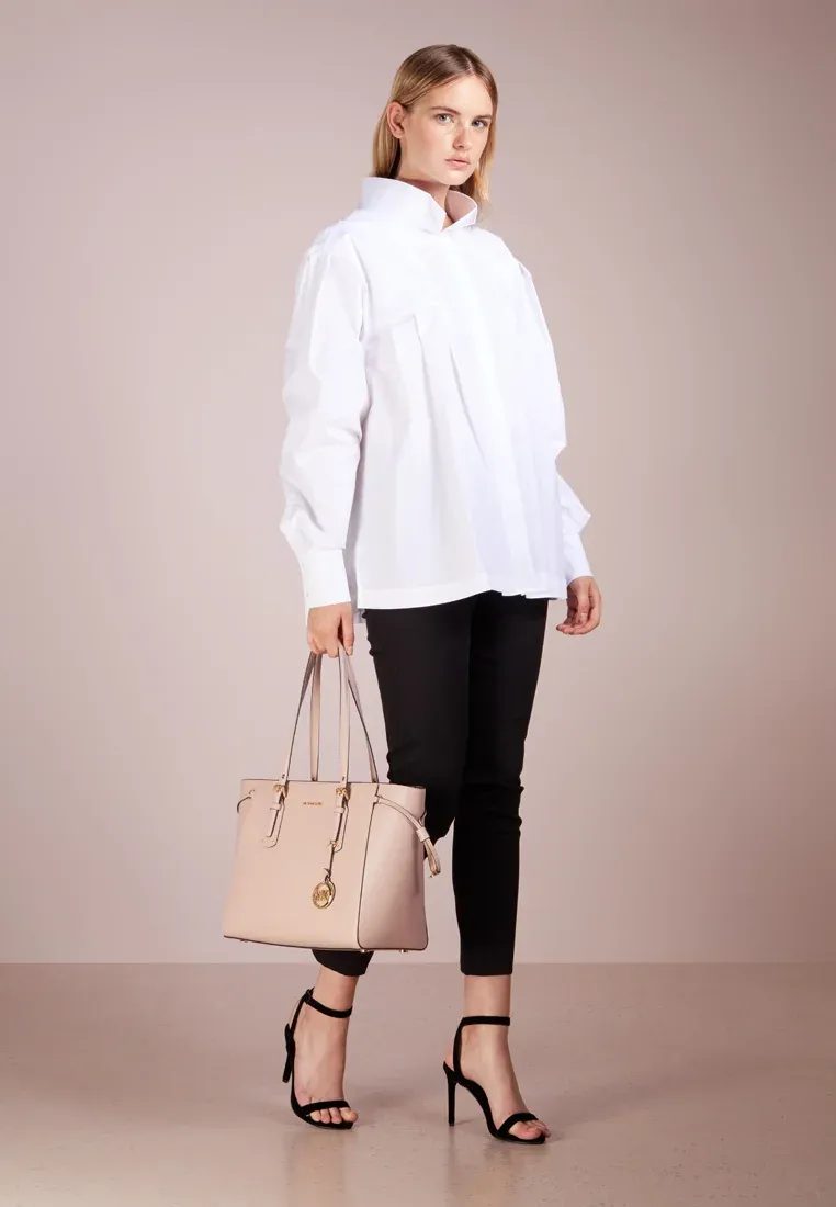 Micththael Kors VOYAGER TOTE - Handtasche - Luggage