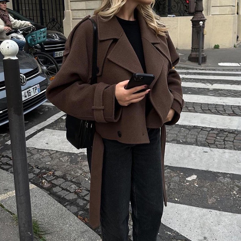 2025 New Style Women's Fashion Short Coat with Wide Lapels and Wool Blend