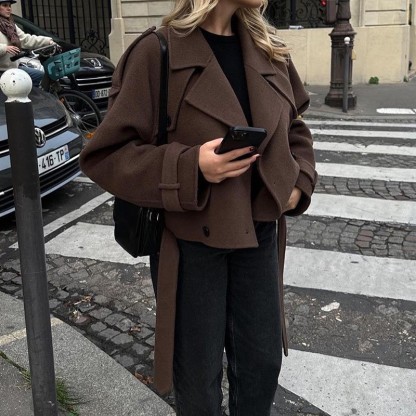 2025 New Style Women's Fashion Short Coat with Wide Lapels and Wool Blend