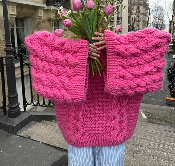 Round-neck bell-sleeve loose-knit sweater