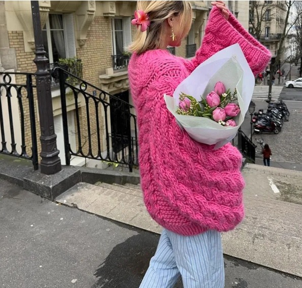 Round-neck bell-sleeve loose-knit sweater