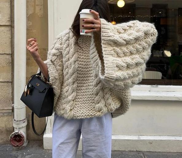 Round-neck bell-sleeve loose-knit sweater
