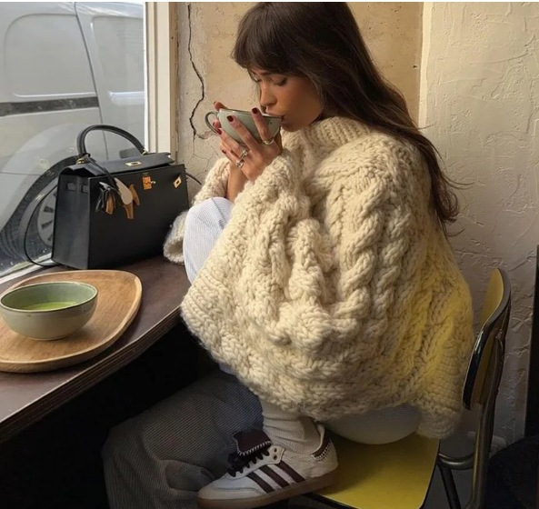 Round-neck bell-sleeve loose-knit sweater