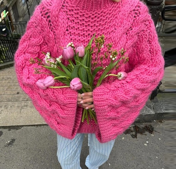 Round-neck bell-sleeve loose-knit sweater