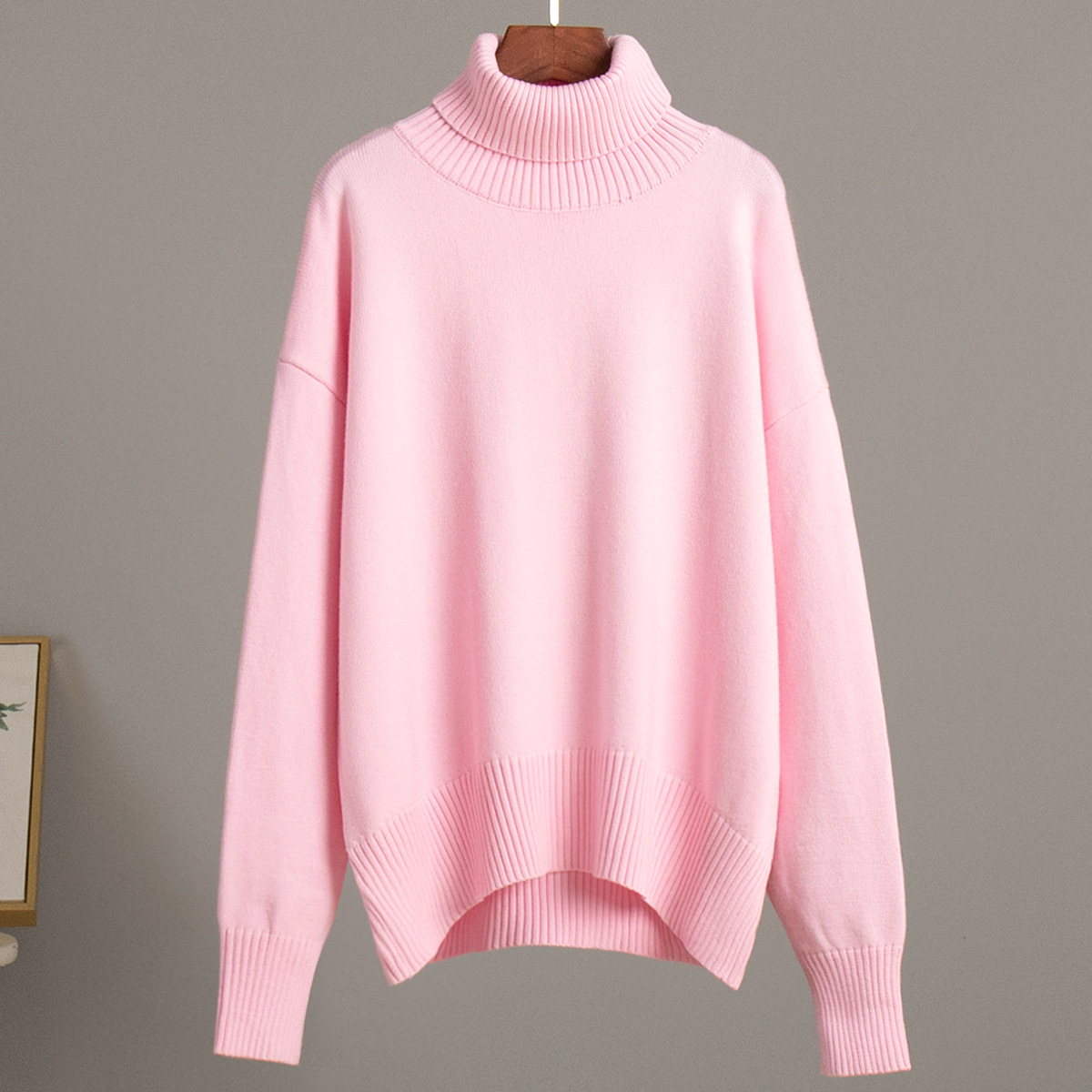 Solid-colored high-neck sweater