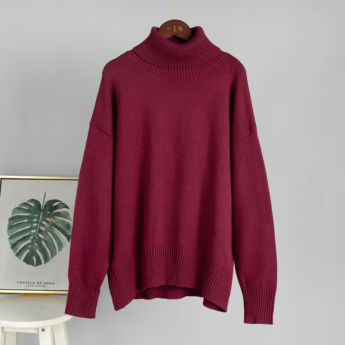 Solid-colored high-neck sweater