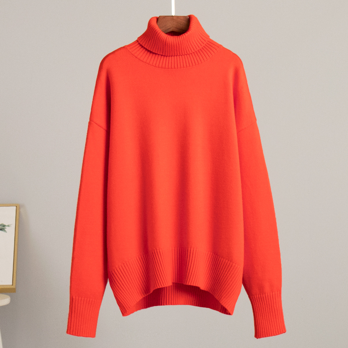 Solid-colored high-neck sweater