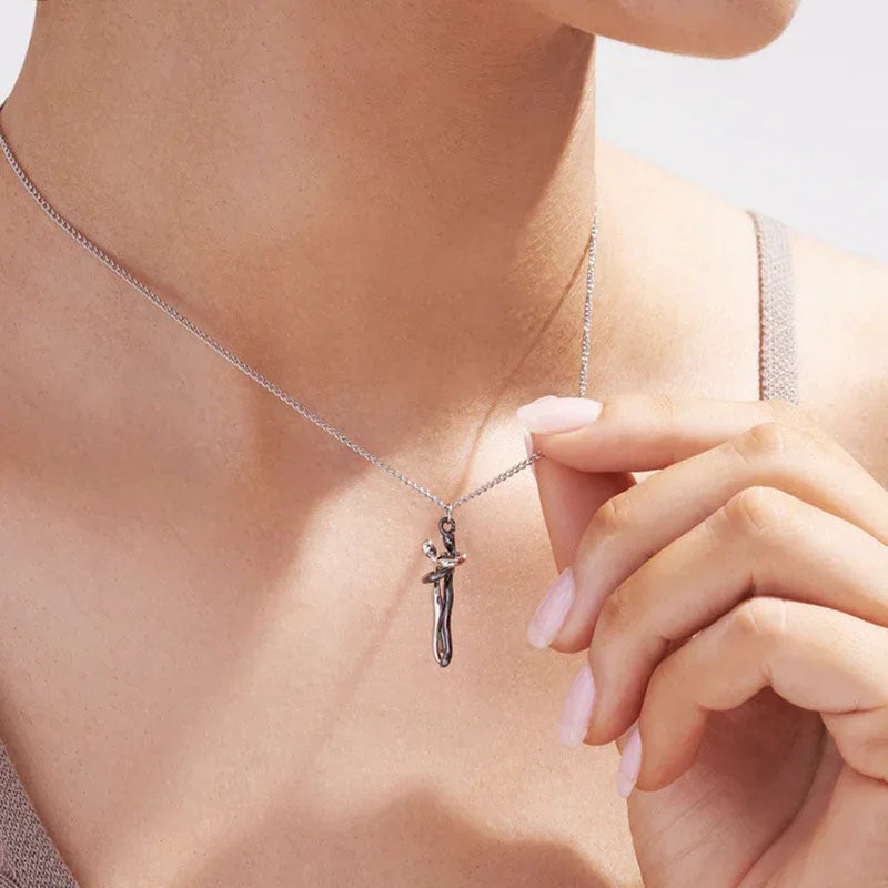Hugging Couple Necklace – Meaningful Gift for Her