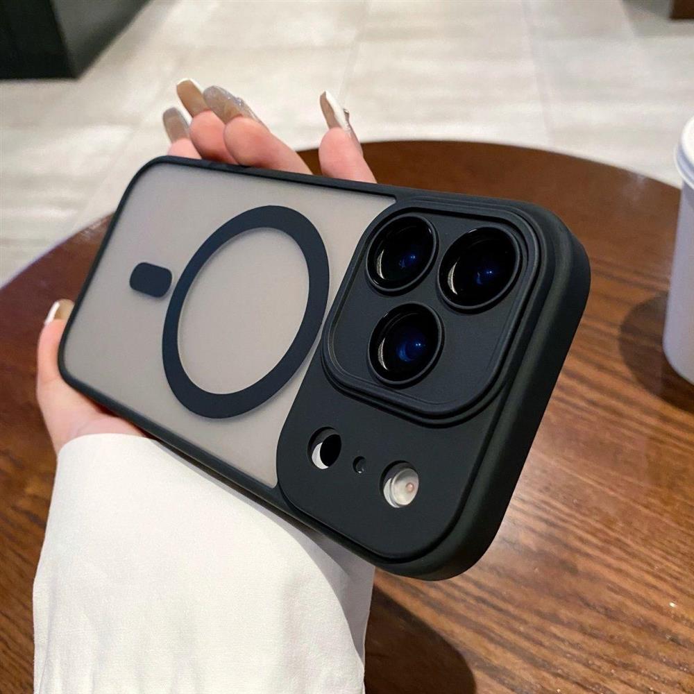 Soft-Feel Matte MagSafe iPhone 17 Case