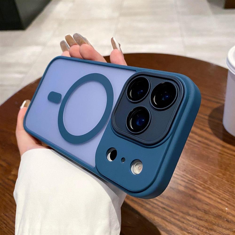 Soft-Feel Matte MagSafe iPhone 17 Case