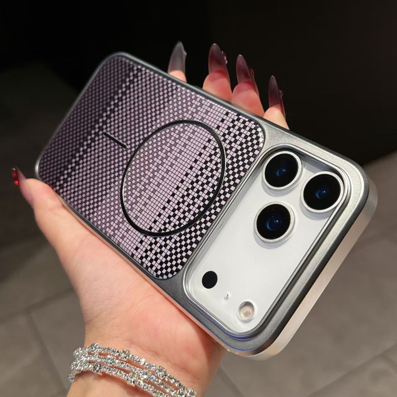 Carbon Fiber MagSafe Case for iPhone 17 – Shockproof & Wireless Charging